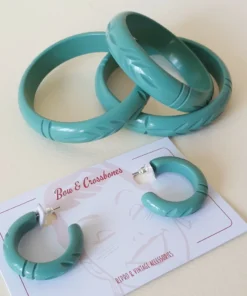 Bow & Crossbones Elsie Carved Fakelite Bangle - Seafoam
