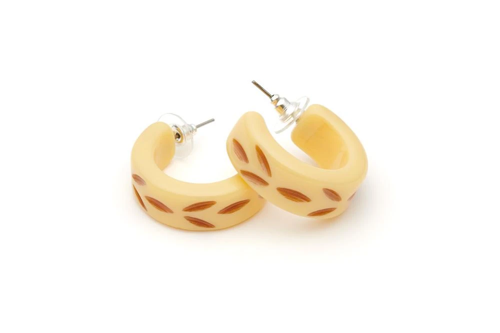 Splendette Carved Hoop Earrings - Lait 3 Splendette Carved Hoop Earrings - Lait