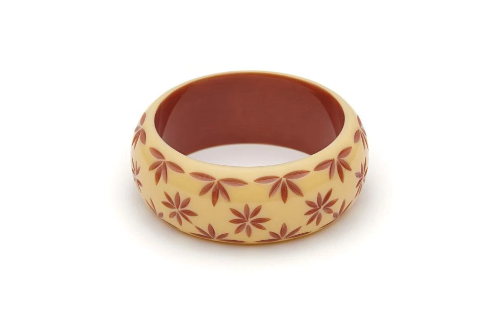 Splendette Wide Carved Bangle - Lait 3 Splendette Wide Carved Bangle - Lait