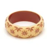 Splendette Wide Carved Bangle Duchess - Lait